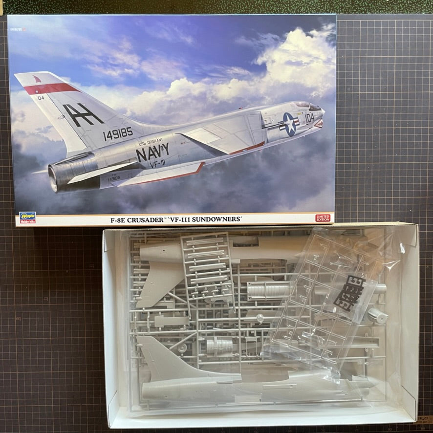 Hasegawa 1/48 F-8E CRUSADER VF-111 SUNDOWNERS Model kit 07524 JAPAN